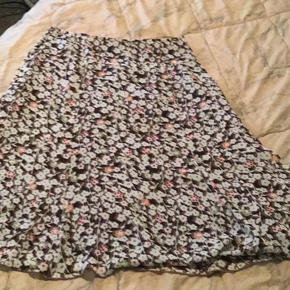 Flowered flared skirt
